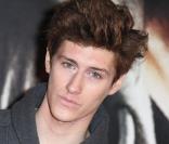 Jean-Baptiste Maunier à l'occasion de l'avant-première française de  Numéro Quatre , au Gaumont Marignan de Paris, le 13 mars 2011.