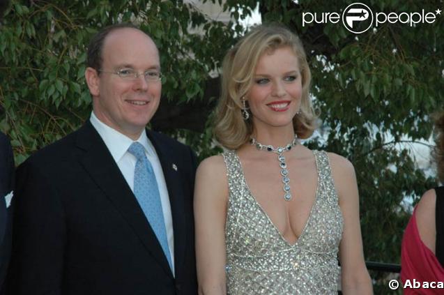 Eva Herzigova et le Prince Albert au gala des Amis du Liban, à Monaco, le 25/04/08