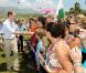 Le prince William en visite en Australie, fin mars 2011. Le petit-fils de la reine Elizabeth II a apporté son soutien aux sinistrés des inondations du Queensland et du passage du cyclone Yasi.