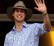 Le prince William en visite en Australie, fin mars 2011. Le petit-fils de la reine Elizabeth II a apporté son soutien aux sinistrés des inondations du Queensland et du passage du cyclone Yasi.