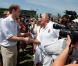 Le prince William en visite en Australie, fin mars 2011. Le petit-fils  de la reine Elizabeth II a apporté son soutien aux sinistrés des  inondations du Queensland et du passage du cyclone Yasi.
