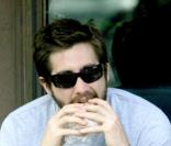 Jake Gyllenhaal mange un hamburger