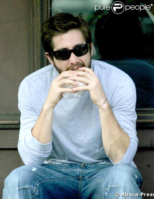 Jake Gyllenhaal mange un hamburger