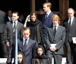 La princesse Antoinette, décédée dans la nuit du 17 au 18 mars 2011, a reçu l'hommage de tout-Monaco lors de ses  funérailles le 23 mars... Charlotte Casiraghi, ses frères Pierre et Andrea, et sa demi-soeur Alexandra sont dans le chagrin. 