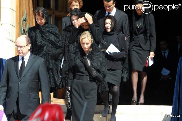 La princesse Antoinette, décédée dans la nuit du 17 au 18 mars 2011 au  CH Princesse Grace, a reçu l'hommage de tout-Monaco lors de ses  funérailles le 23 mars... Le prince Albert a décrété un deuil national  jusqu'au 1er avril.