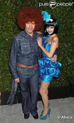 Perez Hilton et Selena Gomez lors de la soirée bleue organisée par Perez Hilton pour son 33e anniversaire le 27 mars 2011 à L.A