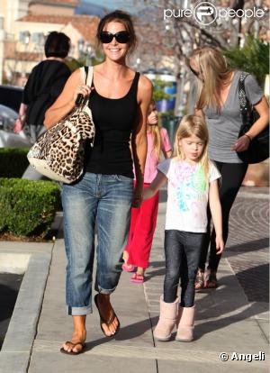Denise Richards et ses filles Sam et Lola (30 mars 2011 à Los Angeles)