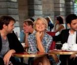 Manu Payet aux côtés de Virgine Efira, Clovis Cornillac, Annelise Hesme et Laurence Arne dans <em>L\'Amour c\'est mieux à deux</em><br />