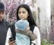 Camila Alves s'arrête chez un fleuriste avec ses enfants Levi et Vida, à Los Angeles, le vendredi 25 mars.