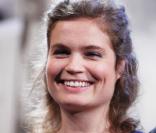 Sarah Biasini : la fille de Romy Schneider remonte sur les planches !