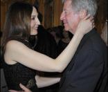 Elsa Zylberstein et Régis Wargnier au ministère de la Culture, à  Paris, lors de la remise des insignes de chevalier dans l'ordre des Arts  et des Lettres d'Elsa. 5 avril 2011