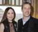 Elsa Zylberstein et Antoine de Caunes au ministère de la Culture, à Paris, lors de la remise des insignes de chevalier dans l'ordre des Arts et des Lettres d'Elsa. 5 avril 2011