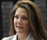 Lynda Carter (Wonder Woman) à la sortie des studios à Londres en septembre 2010 