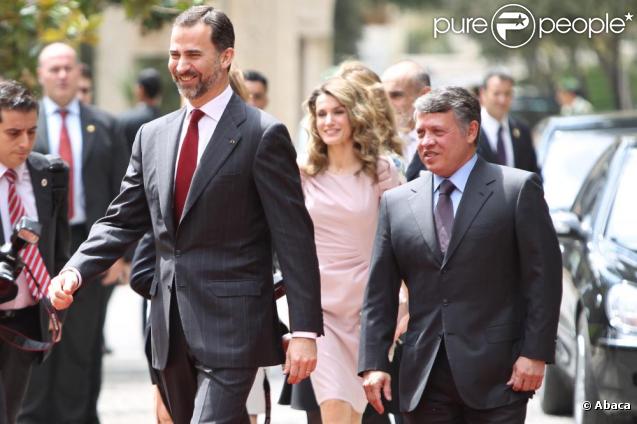 Letizia d'Espagne, Felipe et le roi Abdullah lors de leur rencontre en Jordanie le 13 avril 2011