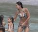 Courteney Cox s'amuse et profite du soleil de Saint-Barthélémy avec sa petite Coco. Mars 2011