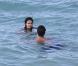 Courteney Cox est à Saint-Barthélémy avec son partenaire de jeu dans Cougar Town : Josh Hopkins. Mars 2011