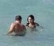Courteney Cox est à Saint-Barthélémy avec son partenaire de jeu dans Cougar Town : Josh Hopkins. Mars 2011