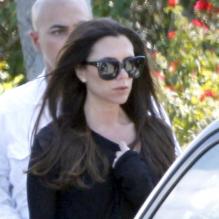 Victoria Beckham emmène Brooklyn et Romeo à leur leçon de football, en avril 2011.