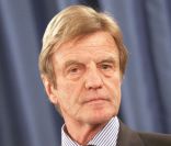 Bernard Kouchner lors de la passation de pouvoirs au ministère des affaires étrangères en novembre 2010