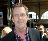 Hugh Laurie arrive à Paris à la Gare de l\'Est le 20 avril 2011 <br />