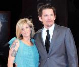 Ethan Hawke et sa femme Ryan Shawhughes en 2009<br />