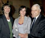 Daniel Darès en mai 2005 lorsqu'il reçoit la Légion d'Honneur au foyer du théâtre Antoine-Simone Berriau. Ici avec Zoé Félix et son compagnon 