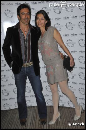Adeline Blondieau et son compagnon Laurent, en avril 2011 à Paris.