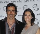 Adeline Blondieau et son compagnon Laurent, en avril 2011 à Paris.
