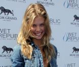 AnnaLynne McCord assiste à l'enterrement de vie de jeune fille de la petite amie du frère de Kellan Lutz, au MGM Grand Hotel, à Las Vegas, samedi 23 avril.