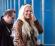Loana semble très enthousiaste à l'idée de partir lorsqu'elle arrive à l'aéroport d'Orly avant de s'envoler vers Miami pour le tournage des Anges de la télé-réalité le vendredi 15 avril 2011