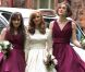 Keira Knightley aux côtés de la mariée Kerry Niwon et d'une demoiselle d'honneur lors du mariage de son frère Caleb Knightley au Pollokshields Burgh Hal de Glasgow en Ecosse le 23 avril 2011