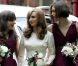 Keira Knightley aux côtés de la mariée Kerry Niwon et d'une demoiselle d'honneur lors du mariage de son frère Caleb Knightley au Pollokshields Burgh Hal de Glasgow en Ecosse le 23 avril 2011