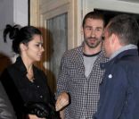 Adriana Lima et son mari Marko Jaric à la sortie d'un restaurant à Milan le 14 avril 2011
