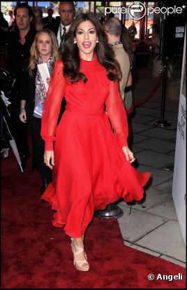 Une Eva Mendes très glamour à l'occasion de l'avant-première de  Last Night , présenté le 25 avril 2011 lors du 10e Festival du Film de TriBeCa, à New York.