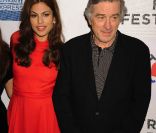 Eva Mendes sublime et Robert de Niro à l'occasion de l'avant-première de  Last Night , présenté le 25 avril 2011 lors du 10e Festival du Film de TriBeCa, à New York.