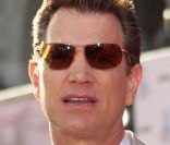 Chris Isaak, à l'occasion de l'avant-première de  Un Américain à Paris  (qui va ressortir en salles pour son 60e anniversaire), au Grauman's Chinese Theatre, à Los Angeles, le 28 avril 2011.