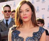 La belle Rose McGowan, à l'occasion de l'avant-première de  Un Américain à Paris  (qui va ressortir en salles pour son 60e anniversaire), au Grauman's Chinese Theatre, à Los Angeles, le 28 avril 2011.