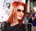 Priscilla Presley, à l'occasion de l'avant-première de  Un Américain à Paris  (qui va ressortir en salles pour son 60e anniversaire), au Grauman's Chinese Theatre, à Los Angeles, le 28 avril 2011.
