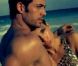 Jennifer Lopez joue les sirènes dans les bras d'un Brad Pitt mexicain...