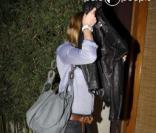 Sean Penn et Scarlett Johansson arrivent chez Nobu pour s\'offrir un dîner romantique à Malibu le 17 avril 2011