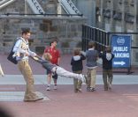 L'Infante Cristina d'Espagne et son mari Iñaki Urdangarin ont passé un dimanche après-midi, au Lincoln Memorial, à Washington le 17 avril 2011. L'occasion pour les 4 enfants du couple de jouer avec leur père.  