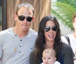 Alanis Morissette et Mario Treadway se sont mariés en juin 2010. Ils se baladent ici à Los Angeles, le 2 mai 2011. 