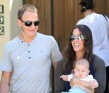 Alanis Morissette, son mari Mario Treadway, et leur fils Ever, à Los Angeles, le 2 mai 2011.