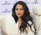  Camila Alves, la compagne de Matthew McConaughey, a pris la pose seule, dans une Lexus. Madrid, 5 mai 2011 