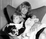 Vanessa Redgrave et ses filles Natasha et Joely Richardson, à Londres, 1965.