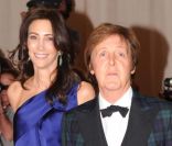 Paul McCartney et Nancy Shevell au gala inaugural de l'exposition Alexander McQueen, au MET, à New York, le 2 mai 2011.