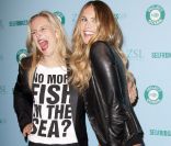Elle Macpherson, déchaînée, fait son show à Londres !