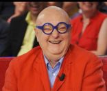  Jean-Pierre Coffe durant le tournage de l'émission Vivement Dimanche spéciale Les comédiens et l'histoire le 11 mai, diffusée le 15 mai 2011 dans le Studio Gabriel 