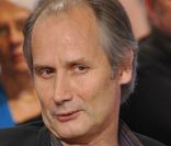 Hippolyte Girardot durant le tournage de l'émission Vivement Dimanche spéciale Les comédiens et l'histoire le 11 mai, diffusée le 15 mai 2011 dans le Studio Gabriel 