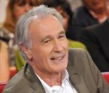  Bernard Le Coq durant le tournage de l'émission Vivement Dimanche spéciale Les comédiens et l'histoire le 11 mai, diffusée le 15 mai 2011 dans le Studio Gabriel 